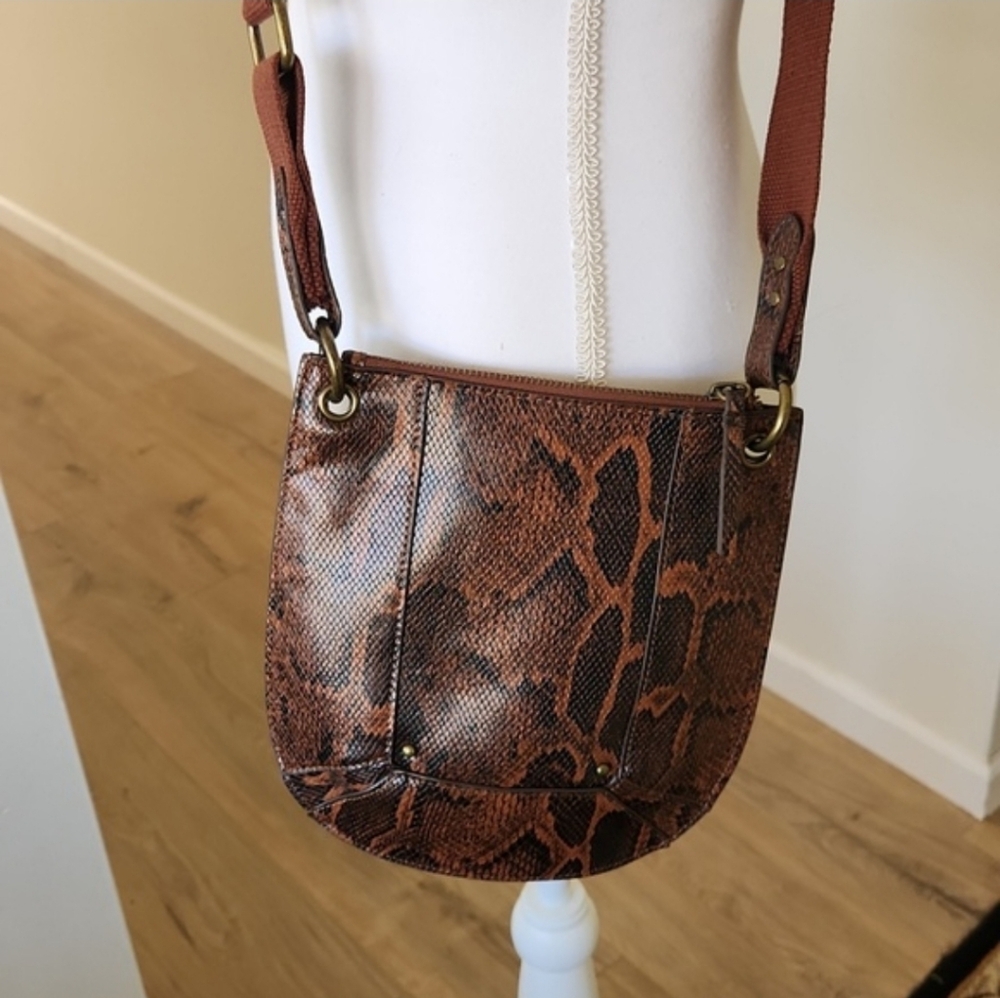 Time and Tru Women’s Bentley Crossbody  Bag Snake Skin Print - Picture 3 of 13